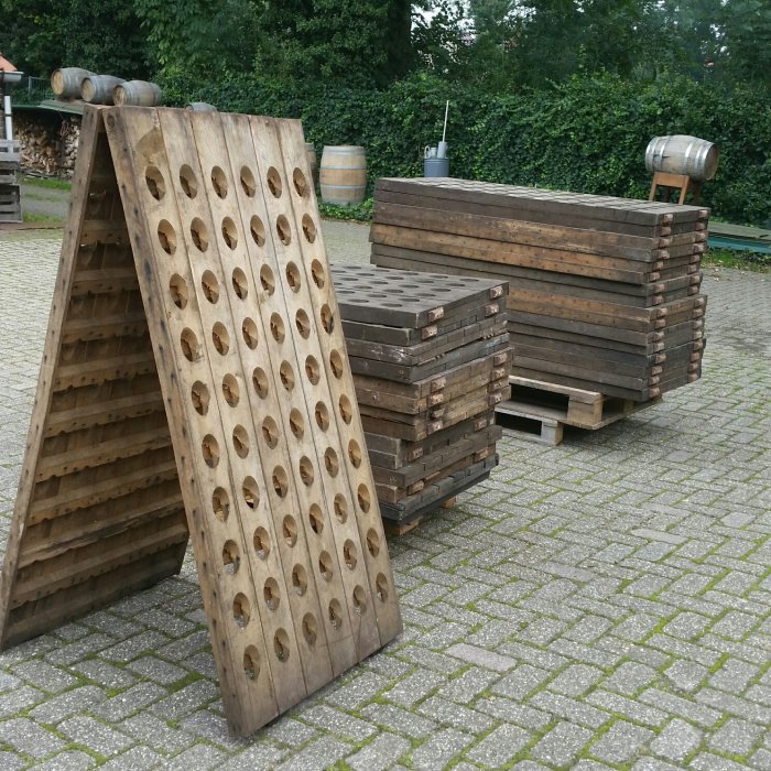 foto d 1 .  pupitre  / wijnrek uitverkocht