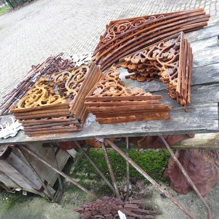 foto G  6 plankdragers hoekijzers
