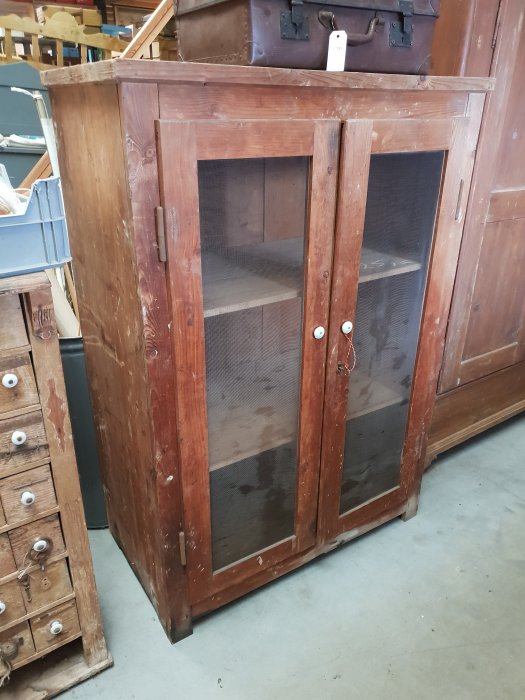 foto m 14 .  Gaaskast €195