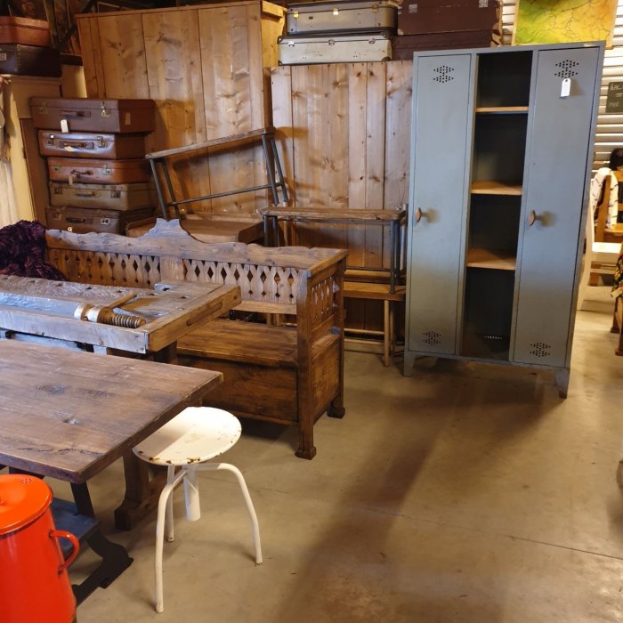 foto m 16 . locker €125