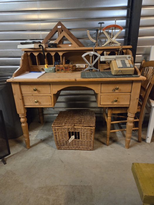 Buro €295