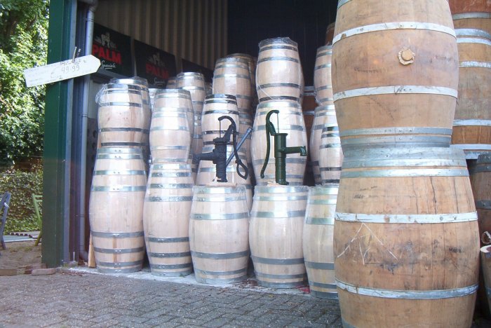 foto r 27 . 110 ltr € 110. 150ltr €120